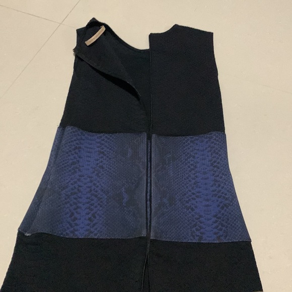 Christopher Kane Black and Navy Python Dress - Picture 9 of 11